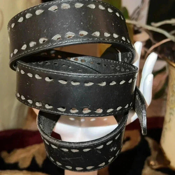 Unisex Genuine Black Perforated Leather Belt with Brushed Silver Buckle XL - Picture 5 of 14